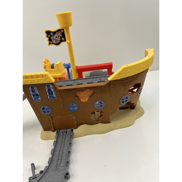 Thomas & Friends 2011 Take-n-Play Thomas at Pirate's Cove V6447 - Complete Set - Picture 7 of 8